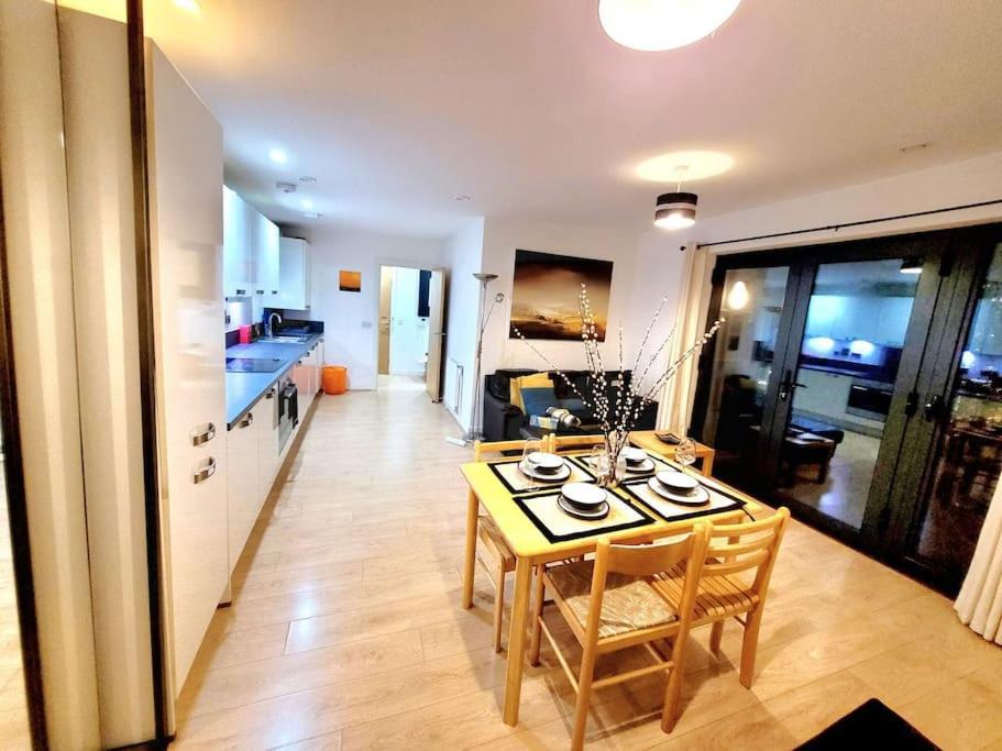 Battersea Power Station Suite Londra Esterno foto
