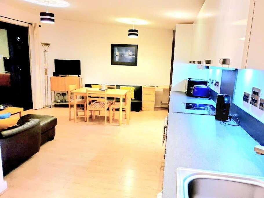 Battersea Power Station Suite Londra Esterno foto