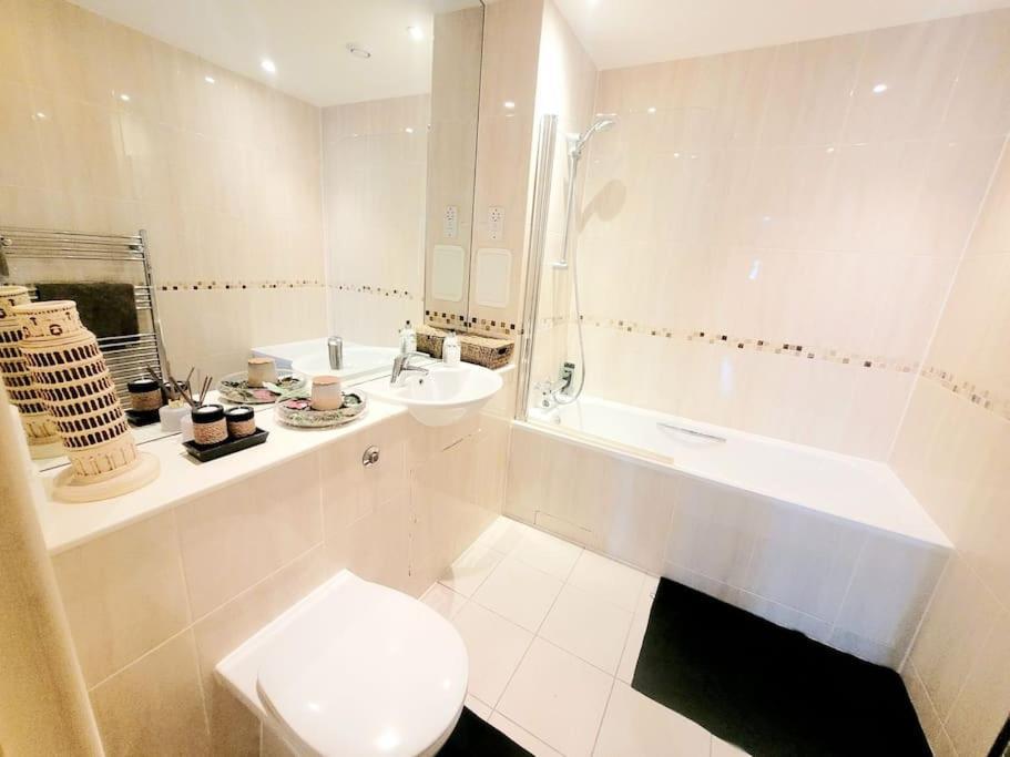 Battersea Power Station Suite Londra Esterno foto